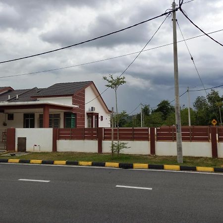 Homestay Zaki D'Gerik Esterno foto