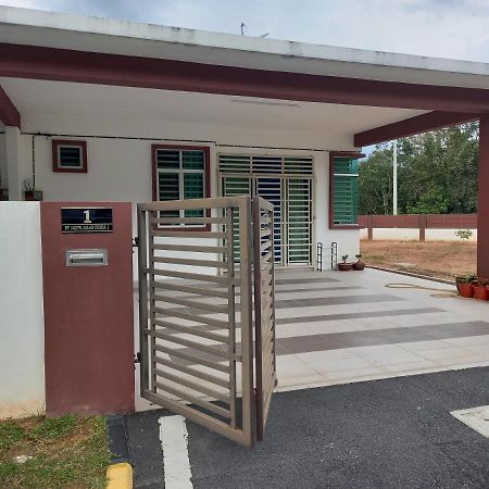 Homestay Zaki D'Gerik Esterno foto